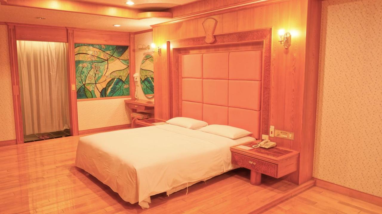 Hwa Du Hotel Tainan Exteriör bild